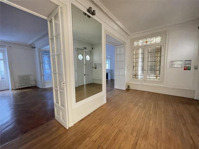 Bureau vente à Nantes