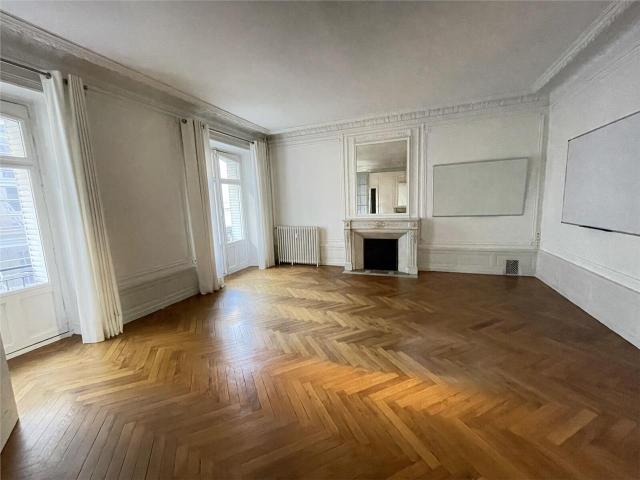 Bureau vente à Nantes
