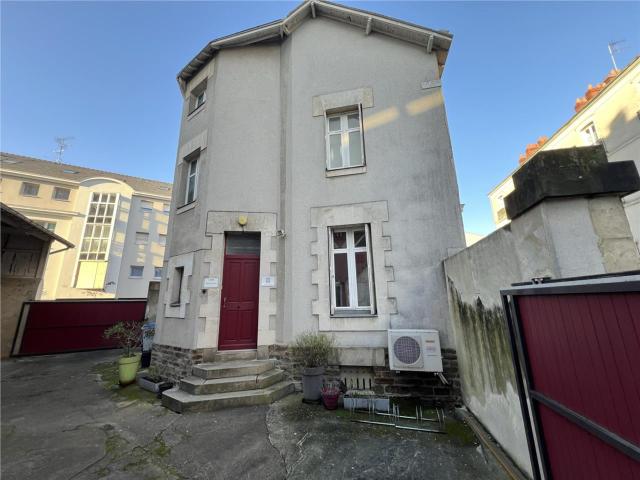 Bureau vente à Nantes