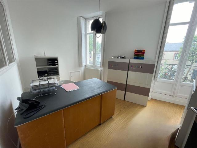 Bureau vente à Nantes