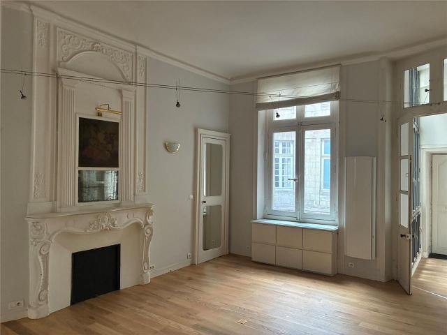 Bureau vente à Nantes