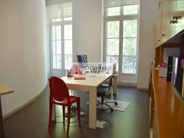 Bureau vente à Les Carmes, Nîmes