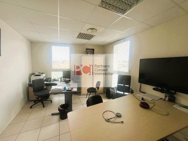 Bureau vente à Nîmes
