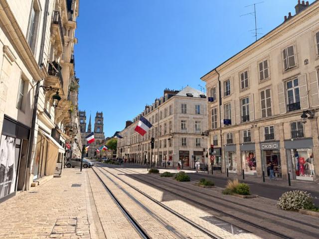 Bureau vente à rue Jeanne d’Arc, Orléans