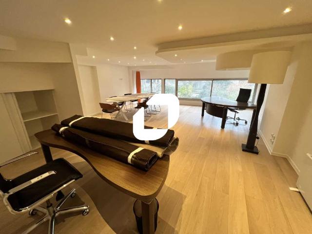 Bureau vente à Paris 15e Arrondissement, Paris
