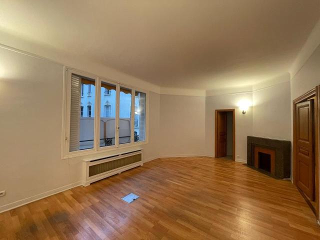 Bureau vente à Paris 16e Arrondissement, Paris