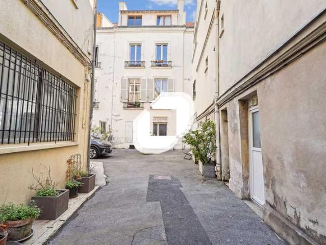 Bureau vente à Paris 20e Arrondissement, Paris