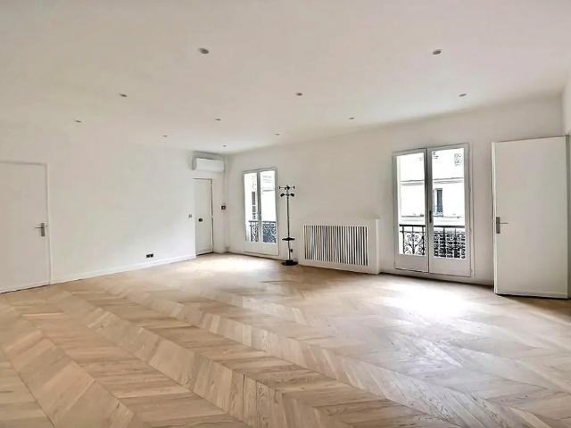 Bureau vente à Paris 8e Arrondissement, Paris