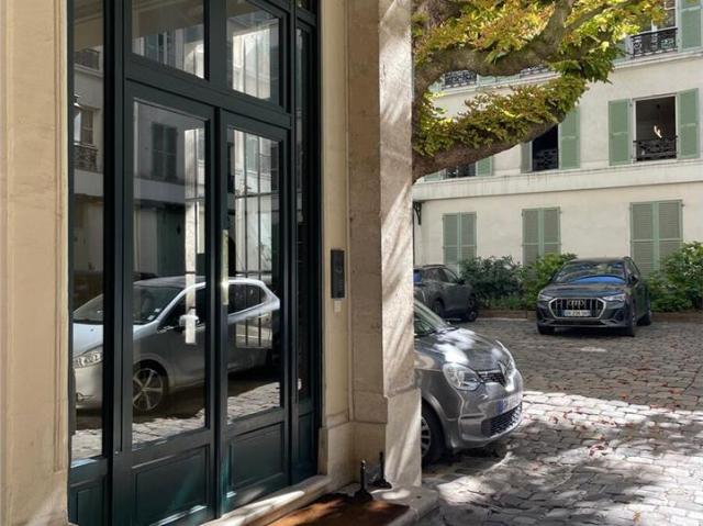 Bureau vente à Paris 8e Arrondissement, Paris
