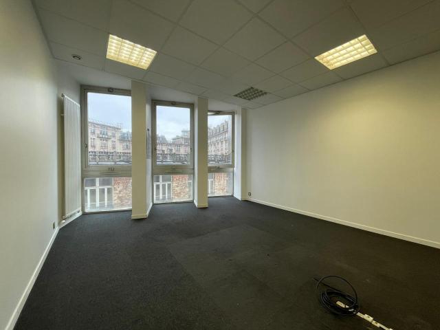 Bureau vente à Paris 9e Arrondissement, Paris
