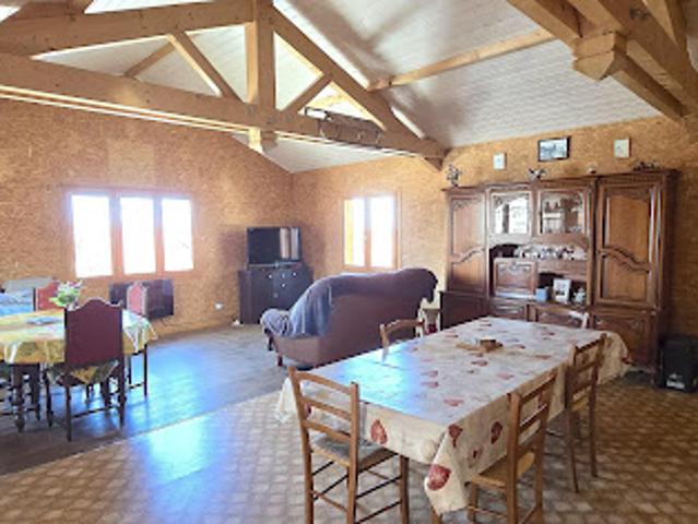 Maison vente à Nantua, Giron