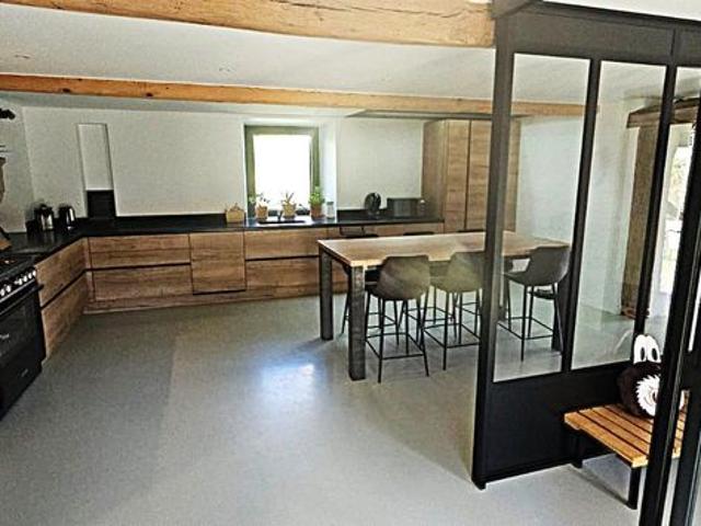 Maison vente à Saint-Étienne, L'etrat