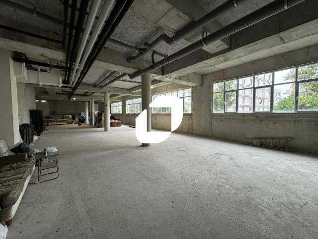 Local Commercial vente à L'Haÿ-les-Roses, Ivry-sur-seine