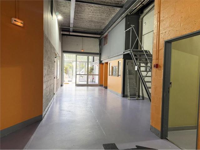 Local Commercial vente à L'Haÿ-les-Roses, Ivry-sur-seine