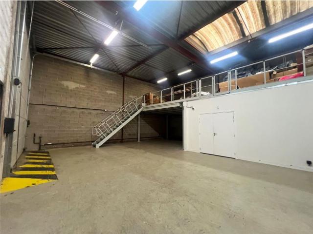 Local Commercial vente à Versailles, Jouy-en-josas