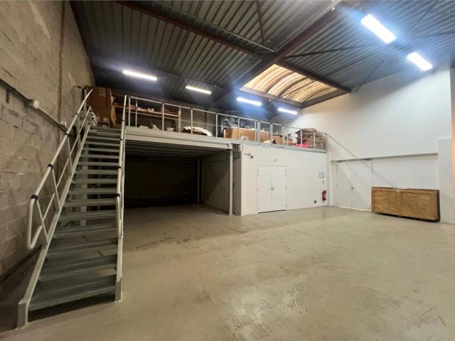 Local Commercial vente à Versailles, Jouy-en-josas