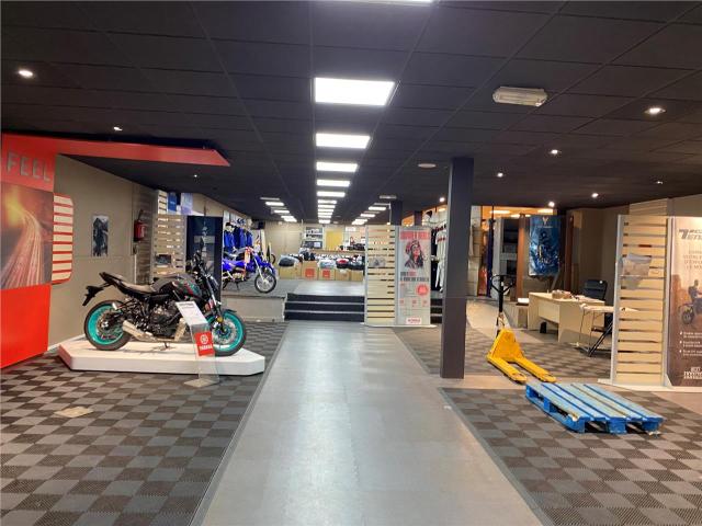 Local Commercial vente à Palaiseau, La Ville-du-bois