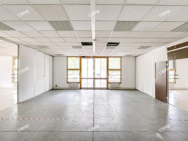 Local Commercial vente à Versailles, Montigny-le-bretonneux