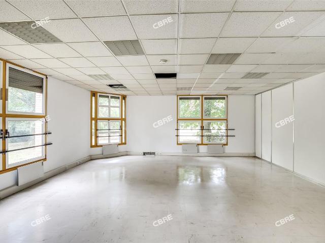 Local Commercial vente à Versailles, Montigny-le-bretonneux