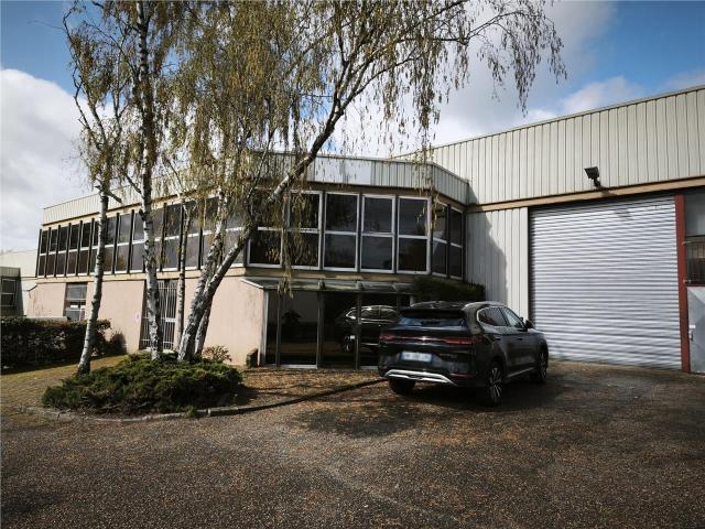 Local Commercial vente à Palaiseau, Champlan