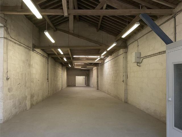 Local Commercial vente à Saint-Denis, Stains