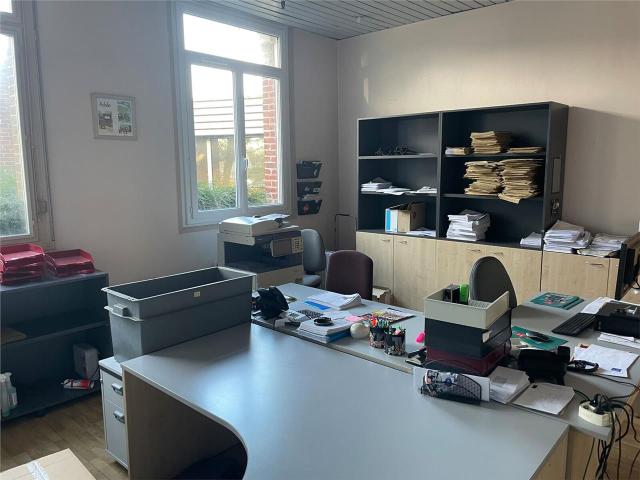 Local Commercial vente à Beauvais, Moliens