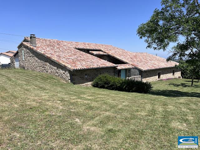 Ferme vente à Tournon-sur-Rhône, Étables