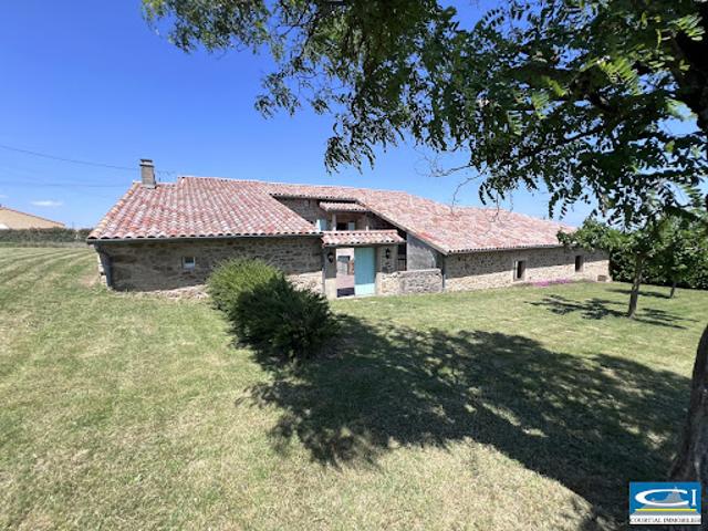 Ferme vente à Tournon-sur-Rhône, Étables