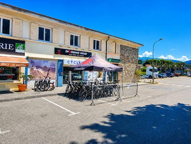 Local Commercial vente à Digne-les-Bains, Château-arnoux-saint-auban