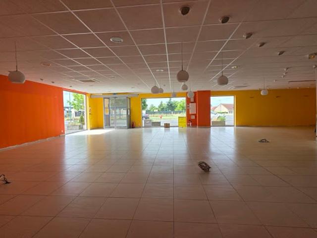 Local Commercial vente à La Châtre