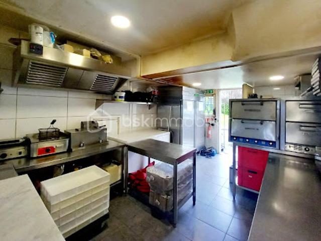 Local Commercial vente à Pontault-Combault, Seine-et-Marne