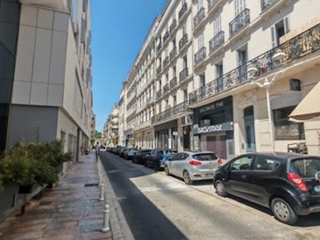 Local Commercial vente à Arrondissement de Toulon, Solliès-ville