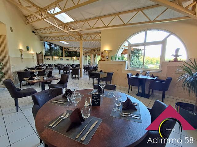Local Commercial vente à Saint-Amand-Montrond, Cuffy