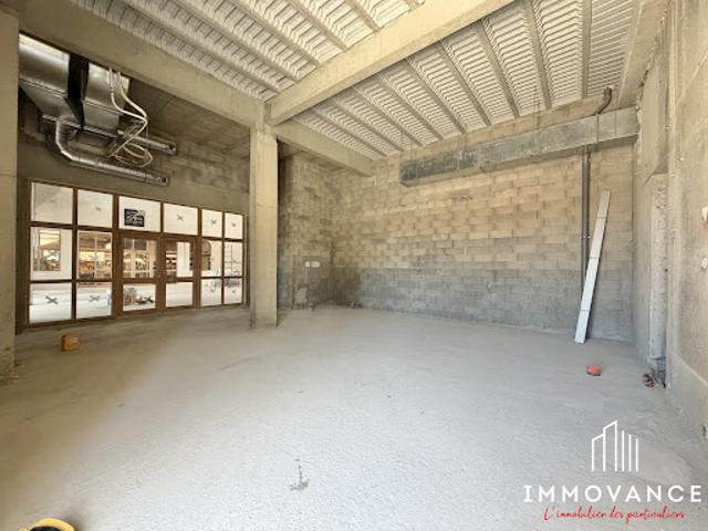 Local Commercial vente à Nîmes, Sommières