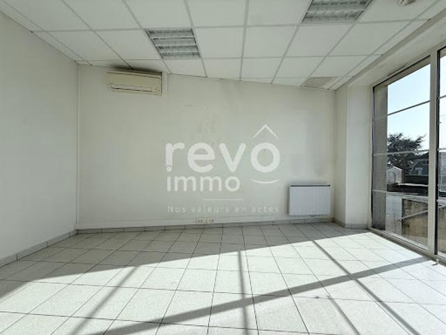 Local Commercial vente à Cholet, Liré