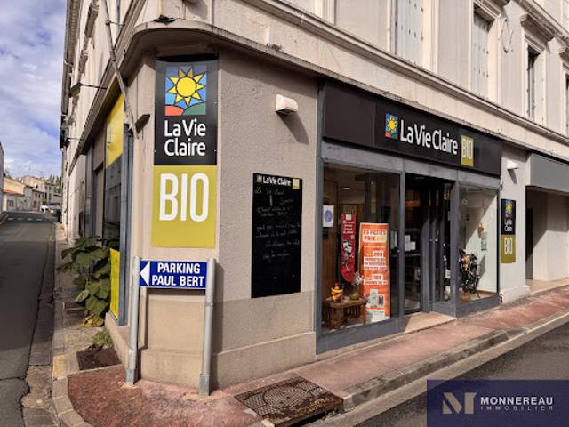 Local Commercial vente à Le Bourg Nouveau, Jonzac