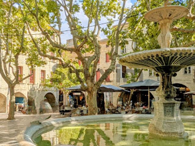 Local Commercial vente à Nîmes, Uzès