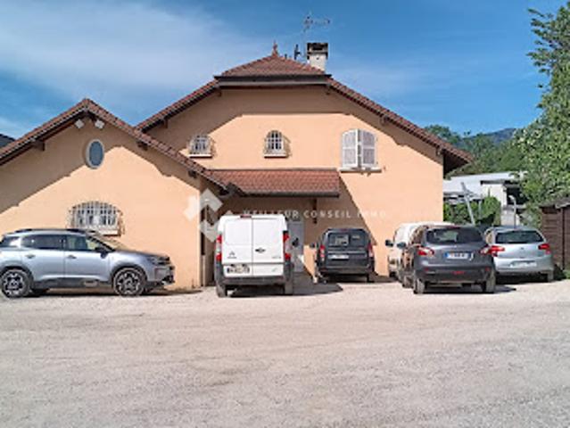 Local Commercial vente à Gex, Cessy