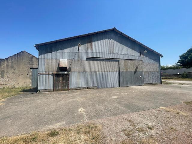 Local Commercial vente à Cosne-Cours-sur-Loire, La Charité-sur-loire