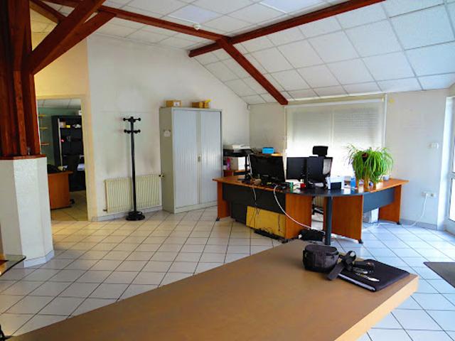 Local Commercial vente à Les Vennes, Bourg-en-Bresse