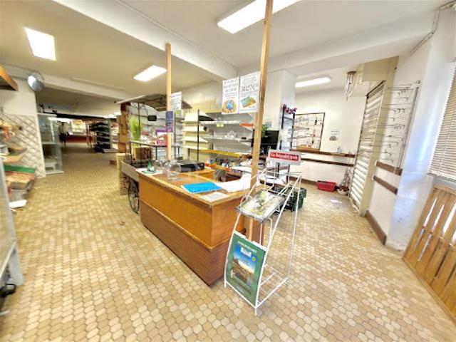 Local Commercial vente à Ury, Seine-et-Marne