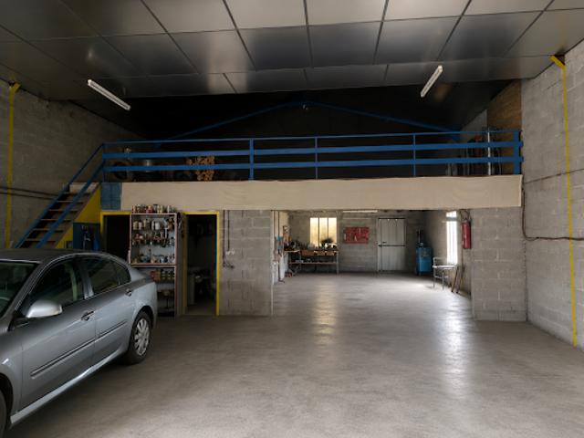 Local Commercial vente à Lachapelle-Haute, Lachapelle-Auzac