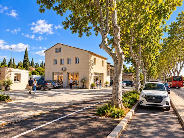 Local Commercial vente à Saint-Cannat, Bouches-du-Rhône