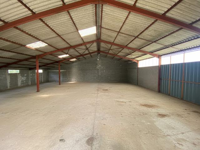 Local Commercial vente à Cahors, Flaugnac