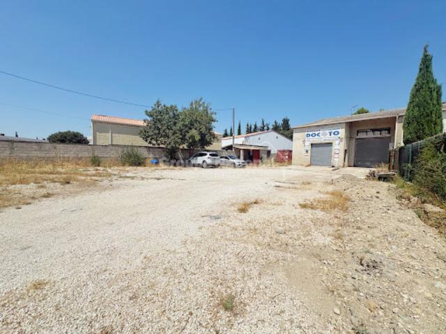 Local Commercial vente à Aix-en-Provence, Eyguières