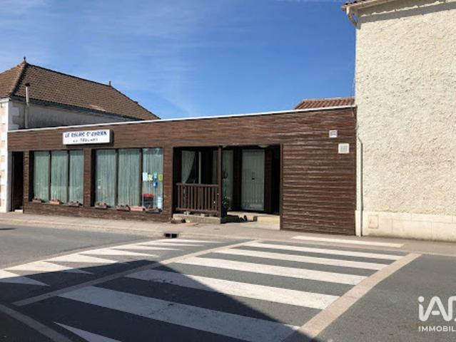 Local Commercial vente à Fontenay-le-Comte, Saint-cyr-des-gâts
