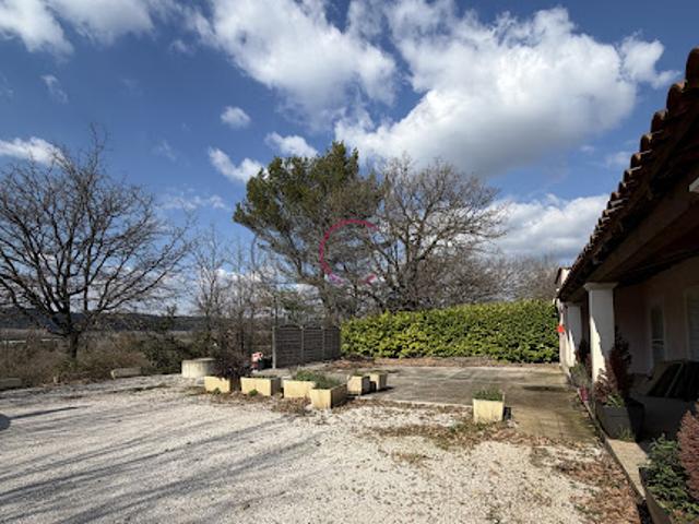 Local Commercial vente à Aix-en-Provence, Jouques