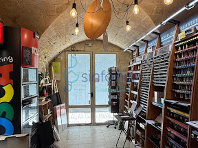 Local Commercial vente à Nîmes, Uzès