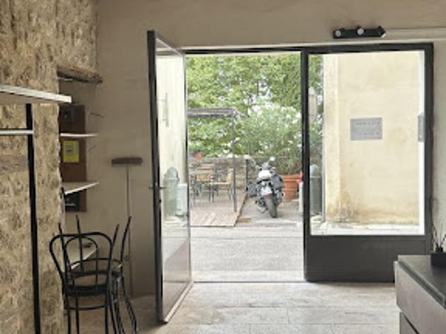 Local Commercial vente à Apt, Ménerbes