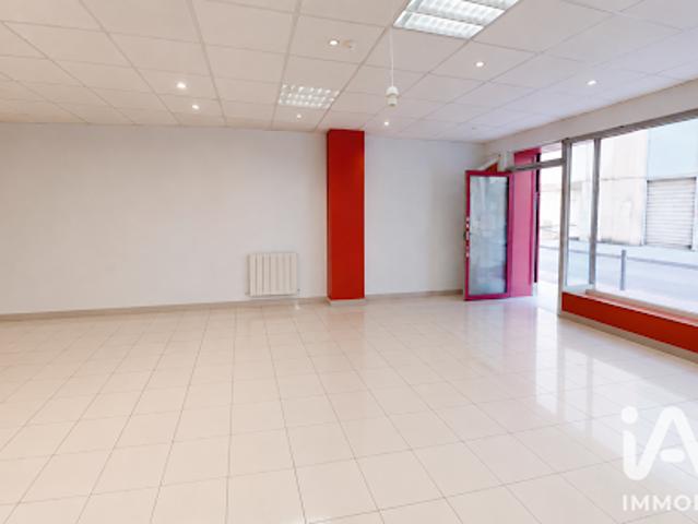 Local Commercial vente à Melun, Vaux-le-pénil